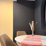 Royal Blue Elegant, Quiet And Exclusive Apartment *
