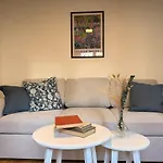 Royal Blue Elegant, Quiet And Exclusive Apartment