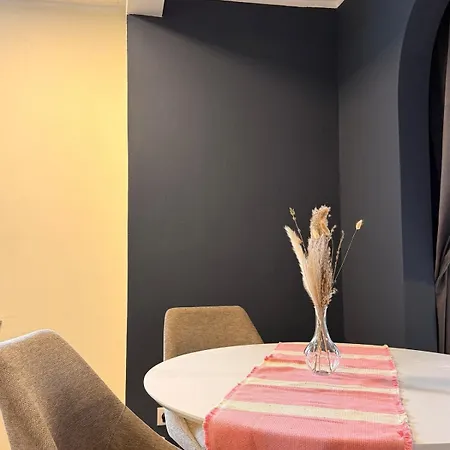 Royal Blue Residence - Elegant, Quiet & Exclusive Apartment *