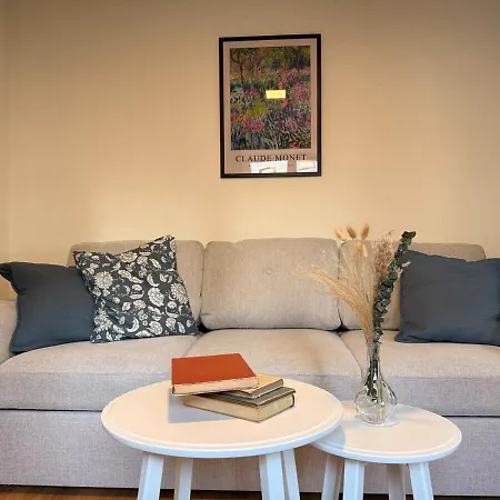 Royal Blue Residence - Elegant, Quiet & Exclusive Apartment