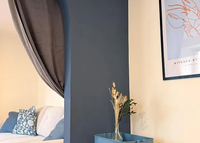 Royal Blue Elegant, Quiet And Exclusive *